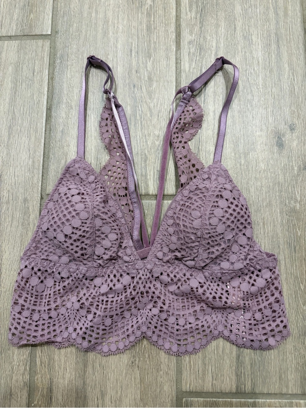 VICTORIA’S SECRET | Mauve Crochet Lace Bralette